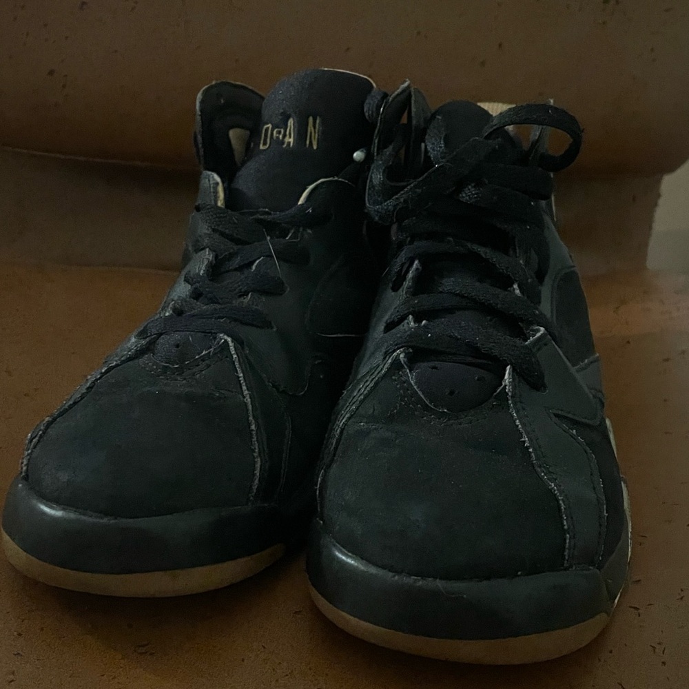 Air Jordan retro 7 black and gold shoes ( size 5.5)